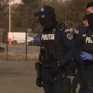 img Percheziții de amploare în Arad, la o grupare specializată în procurarea şi vânzarea de droguri şi substanţe psihoactive