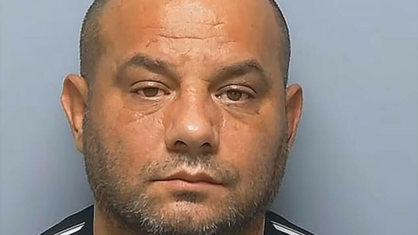 img Român condamnat la închisoare în UK după ce a furat parfumuri în valoare de 11.908 de euro