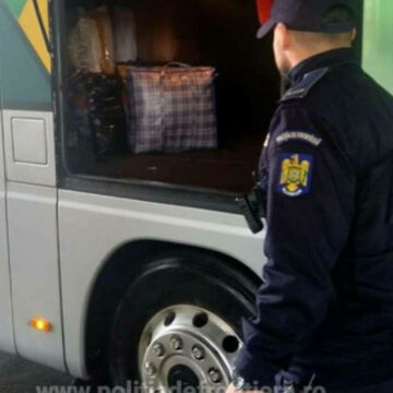 img Captură de 100.000 de euro într-un autocar, în Giurgiu. Ce au descoperit polițiștii în bagajul unui pasager