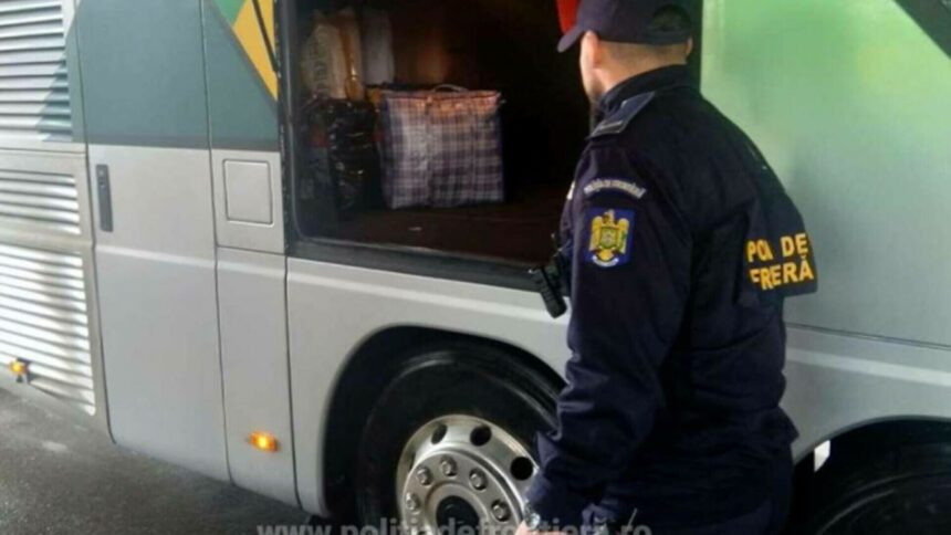 img Captură de 100.000 de euro într-un autocar, în Giurgiu. Ce au descoperit polițiștii în bagajul unui pasager