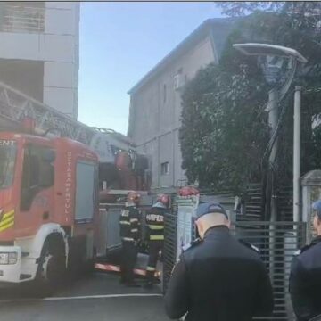 img Incident în Iași: Un bărbat s-a urcat pe balustradă la etajul 7 al unei clădiri din municipiu