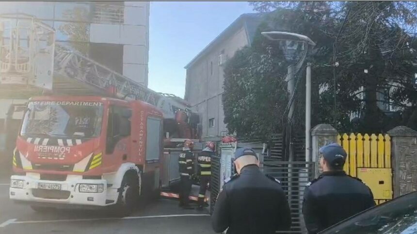 img Incident în Iași: Un bărbat s-a urcat pe balustradă la etajul 7 al unei clădiri din municipiu