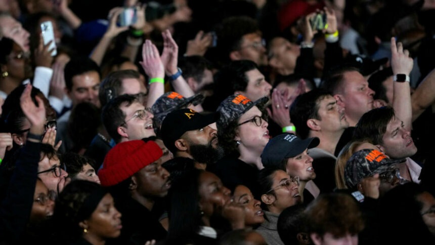 img Bucurie pentru susținătorii lui Trump după proiecţiile postului Fox News că republicanul a câştigat Pennsylvania