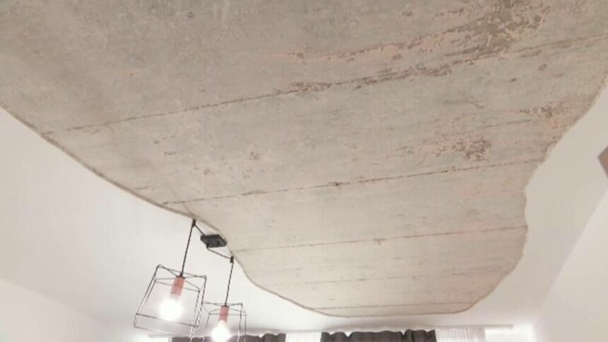 img Incidentul din Dej: Bucăți din tavanul unui apartament nou au căzut lângă o mamă și copilul ei