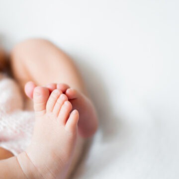 img Tragedie în Dolj: Un bebeluș găsit mort după naștere într-o mașină