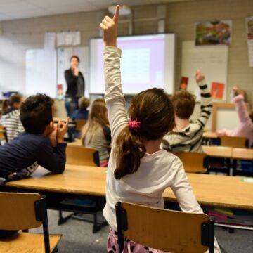 img Decizia CCR privind acordarea burselor de merit elevilor din școlile de stat