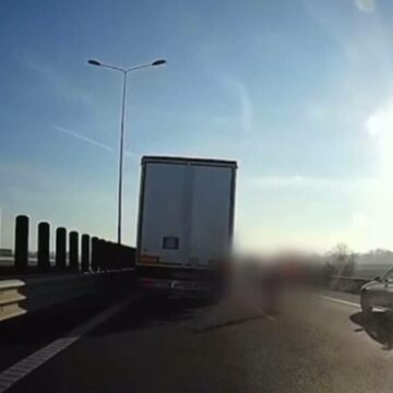 img Accident tragic pe autostrada A1: Un barbat si-a pierdut viata dupa ce a fost lovit de un camion