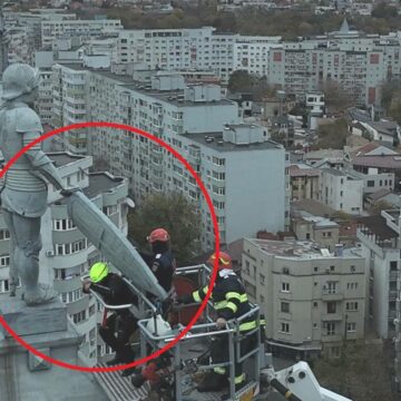 Intervenția de urgență la Primăria Sectorului 1 pentru scutul statuii Sfântului Dimitrie