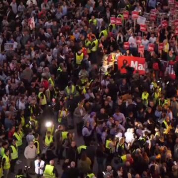 img Revoltă în Valencia: Zeci de mii de oameni au ieșit în stradă