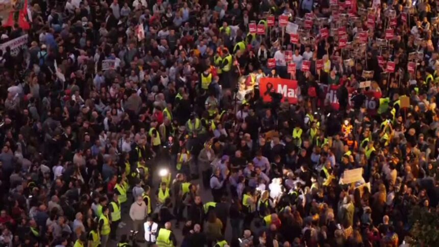 img Revoltă în Valencia: Zeci de mii de oameni au ieșit în stradă