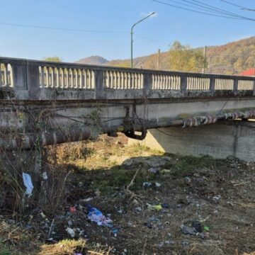 img Doi hoți au furat 500 de pachete de ţigări și le-au ascuns sub un pod în Caraş-Severin