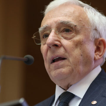 Avertismentul unui economist: „Dieta” lui Isărescu ar putea deveni o operație făcută de „chirurgii de la FMI”