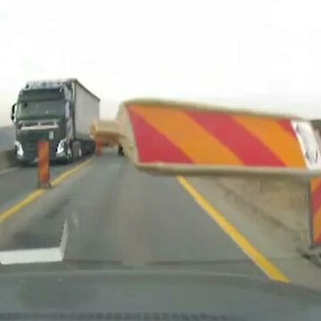 img Incident șocant în Cluj – Baliză proiectată în parbrizul unei mașini