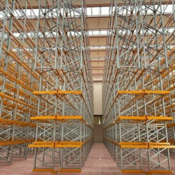 Cum să optimizați spațiul din depozit cu rafturi metalice de la Logh Industrial