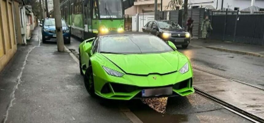 Un Lamborghini s-a stricat și a blocat traficul în București