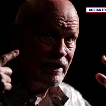 John Malkovich adună ropote de aplauze în România