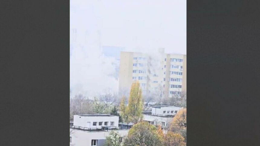 Incendiu puternic într-un bloc din sectorul 3 din București. Două femei în vârstă au fost salvate de pompieri