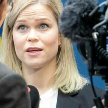 img Ministră din Suedia se teme de banane: Ce este forțat să facă staff-ul ei