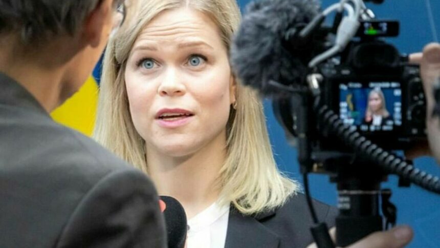 img Ministră din Suedia se teme de banane: Ce este forțat să facă staff-ul ei