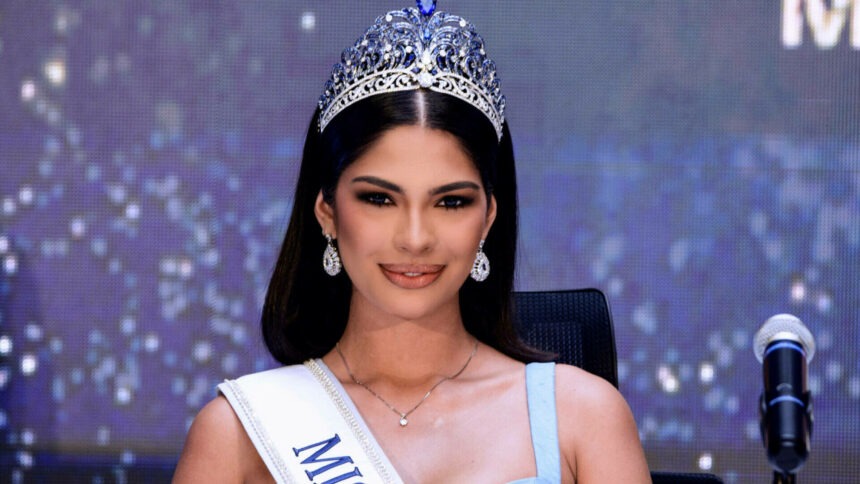 img Câștigătoarea nicaraguană a Miss Univers nu se mai poate întoarce acasă