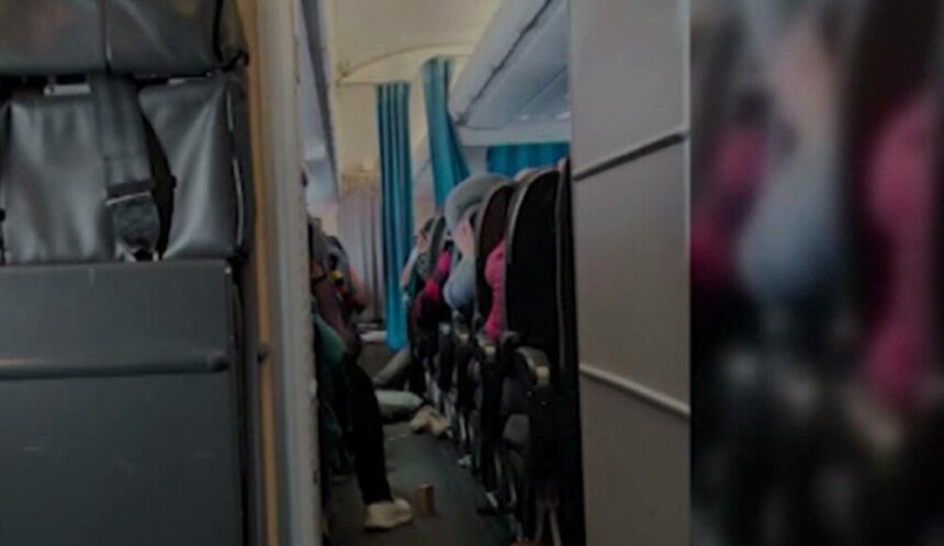 img Coșmar pentru pasagerii unui avion care zbura pe ruta Stockholm – Miami. Ce s-a întâmplat deasupra Groenlandei