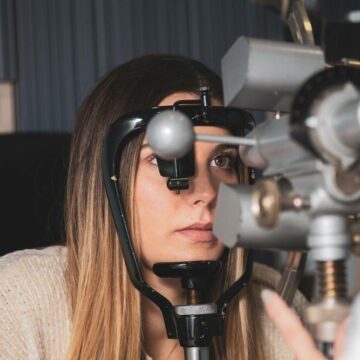 Operația laser pentru corecția dioptriilor – Ce presupune și cum funcționează