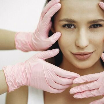 Restabilește-ți tinerețea feței prin Lifting Facial și Blefaroplastie la AMOO Klinik București!