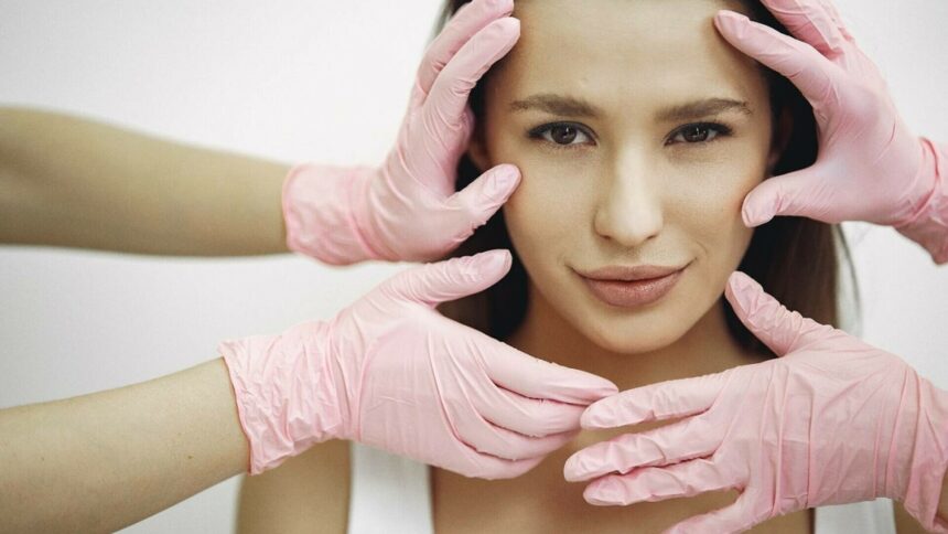 img Restabilește-ți tinerețea feței prin Lifting Facial și Blefaroplastie la AMOO Klinik București!