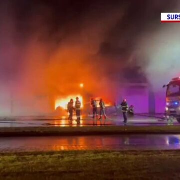 Incendiu devastator la un service auto din Pitești