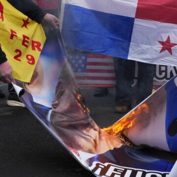img Protest in Panama impotriva amenintarii lui Donald Trump de a cere restituirea Canalului