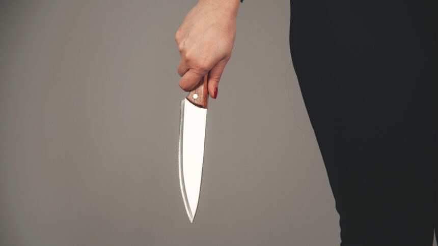 Femeie din Dolj arestată după ce și-a înjunghiat soțul