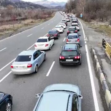 img Trafic infernal pe DN1: Distracția turiștilor la munte, umbrită de coloanele de mașini