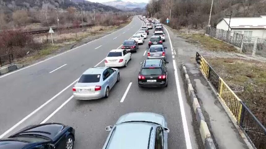 img Trafic infernal pe DN1: Distracția turiștilor la munte, umbrită de coloanele de mașini