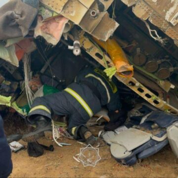 img Prăbușirea avionului aparținând companiei Azerbaijan Airlines