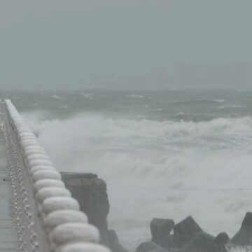 img Furtuna de pe litoral a creat valuri de 7,5 metri pe Marea Neagră