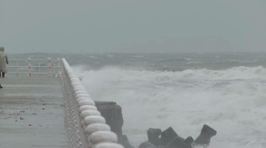 img Furtuna de pe litoral a creat valuri de 7,5 metri pe Marea Neagră