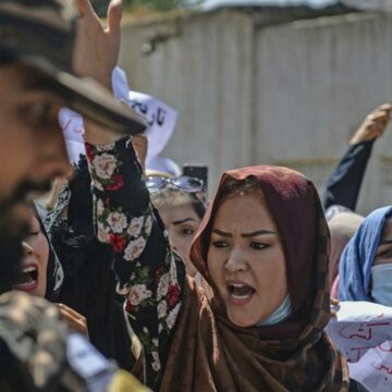 Interzicerea construirii de ferestre către spațiile ocupate de femei de către talibani