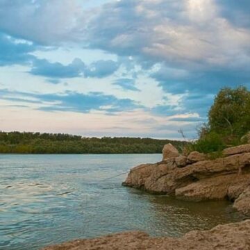 img Accident tragic: Un polițist a murit după ce o șalupă a IPJ Tulcea a intrat într-un mal de pământ