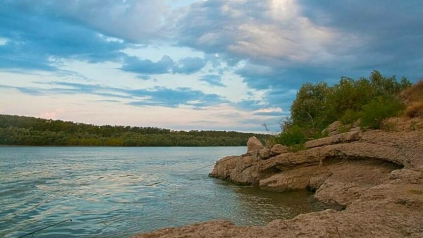 img Accident tragic: Un polițist a murit după ce o șalupă a IPJ Tulcea a intrat într-un mal de pământ