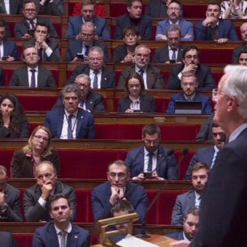 img Criza politică din Franța: Tensiune și incertitudine după demiterea guvernului