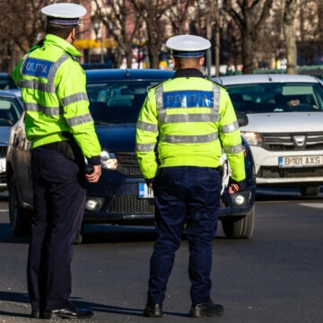 img Anchetă internă pentru doi polițiști din Arad după arestarea a doi hoți