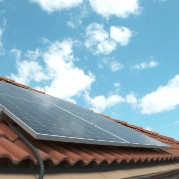 Cel mai mare sistem de panouri fotovoltaice din România instalat la Sebeș