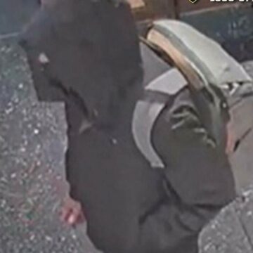 img Crima in plina strada: Cine l-a ucis pe Brian Thompson si ce scria pe cartusele gloantelor