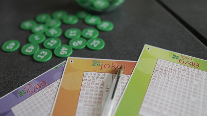 img Câștigătorul premiului de 900.000 euro la Loto 6/49 și-a ridicat banii