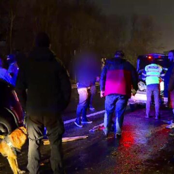 img Indivizi reținuți în Ilfov cu materiale explozive și arme în mașini