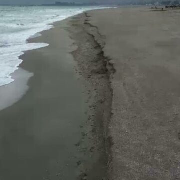 img Fenomenul cliffing afectează plajele din Mamaia