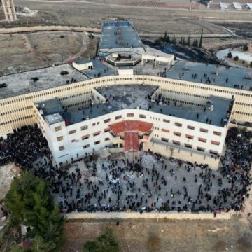 img Abuzurile regimului al-Assad: Mii de sirieni au luat cu asalt „Abatorul” din Damasc