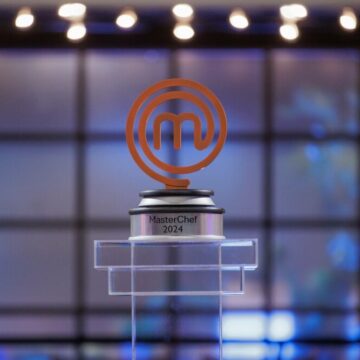 img Cine va câștiga trofeul și 75.000 de euro