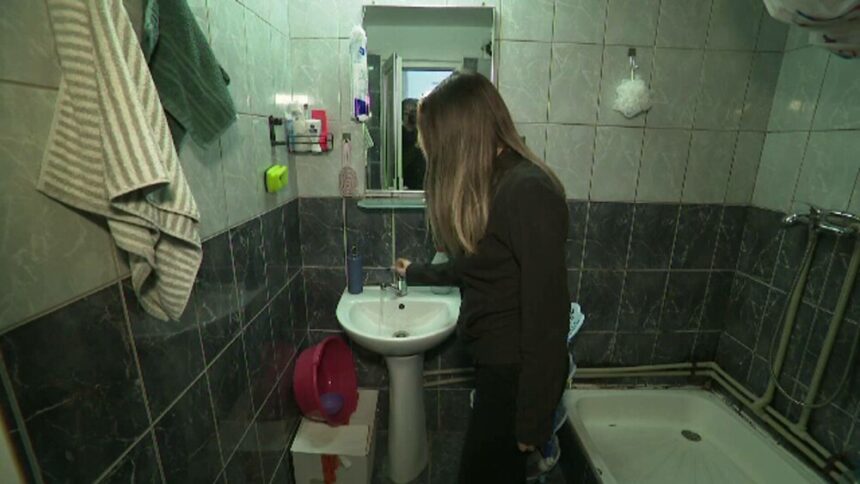 Studenții de la Politehnica București, chinuiți de frig și lipsa apei calde