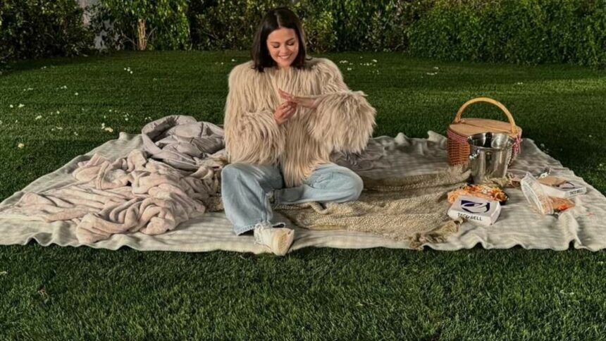 img Selena Gomez și Benny Blanco s-au logodit. Detalii despre inel și reacția vedetei